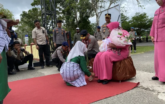 Kapolda Maluku Utara Kunjungi Polres Halmahera Tengah, Disambut Tradisi Jokororoko dan Resmikan SPKT Hibah IWIP