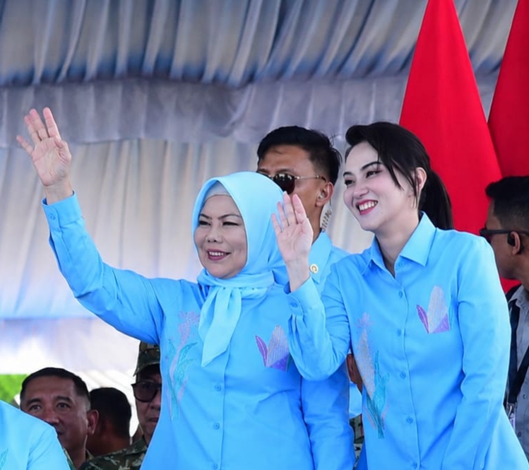 Presiden Puji Dua Pemimpin Perempuan di PENAS XVII Gorontalo, Sherly Tjoanda dan Idah Syahidah Curi Perhatian