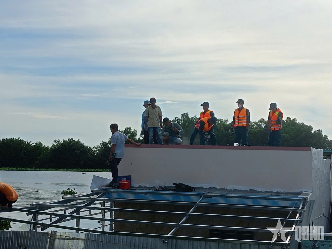 Tanah Longsor di An Giang, Tiga Rumah Warga Tenggelam ke Sungai