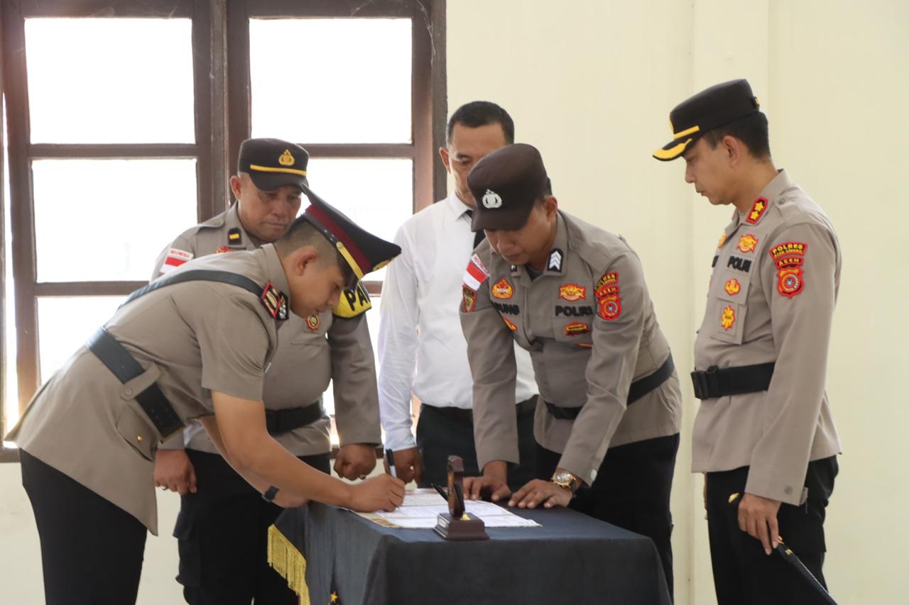 Mutasi 10 Pejabat Polres Aceh Singkil: Kapolres Pimpin Langsung Sertijab Kasat Intelkam hingga Kapolsek Pulau Banyak