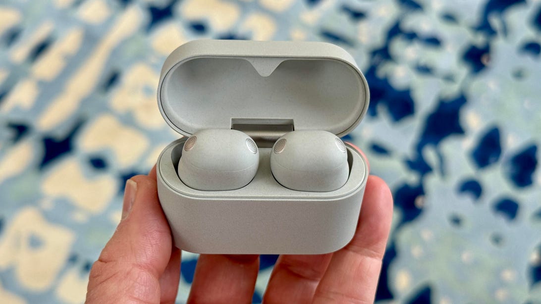 Sony WF-1000XM6 dan AirPods Pro 3 Sabet Gelar Editor’s Choice: Duel Earbud Premium 2026