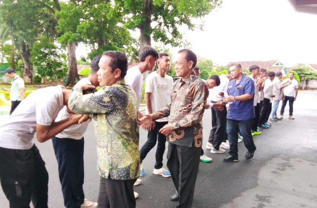 Bupati OKU Targetkan Lahir Bintang Sepak Bola dari Piala Gubernur Sumsel 2026, 20 Pemain U15 Resmi Dilepas