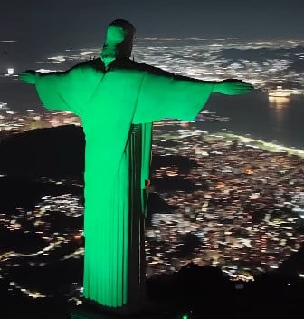 Patung Christ the Redeemer Diselimuti Warna Hijau-Kuning, Brasil Mulai Hitung Mundur Piala Dunia Wanita 2027