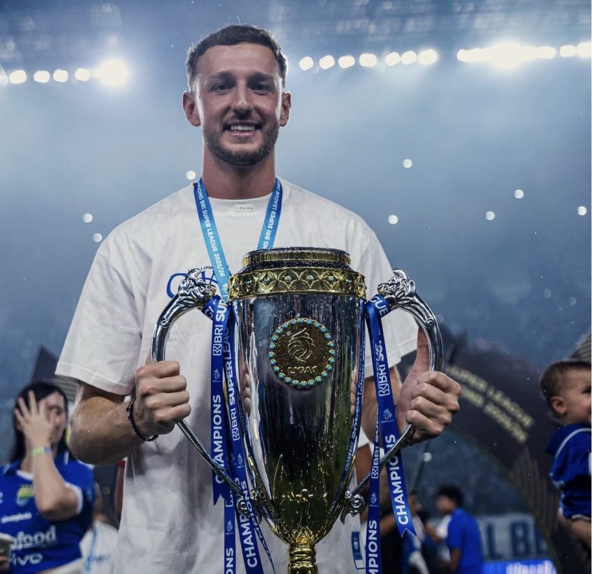 Perpisahan di Musim Pertama: Adam Przybek Tinggalkan Persib, Maung Bandung Siapkan Restrukturisasi Skuad