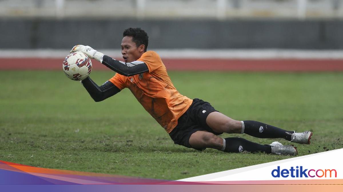 Arema FC Resmi Rekrut Syahrul Trisna, Skuad Kiper Lokal Makin Padat Musim Depan
