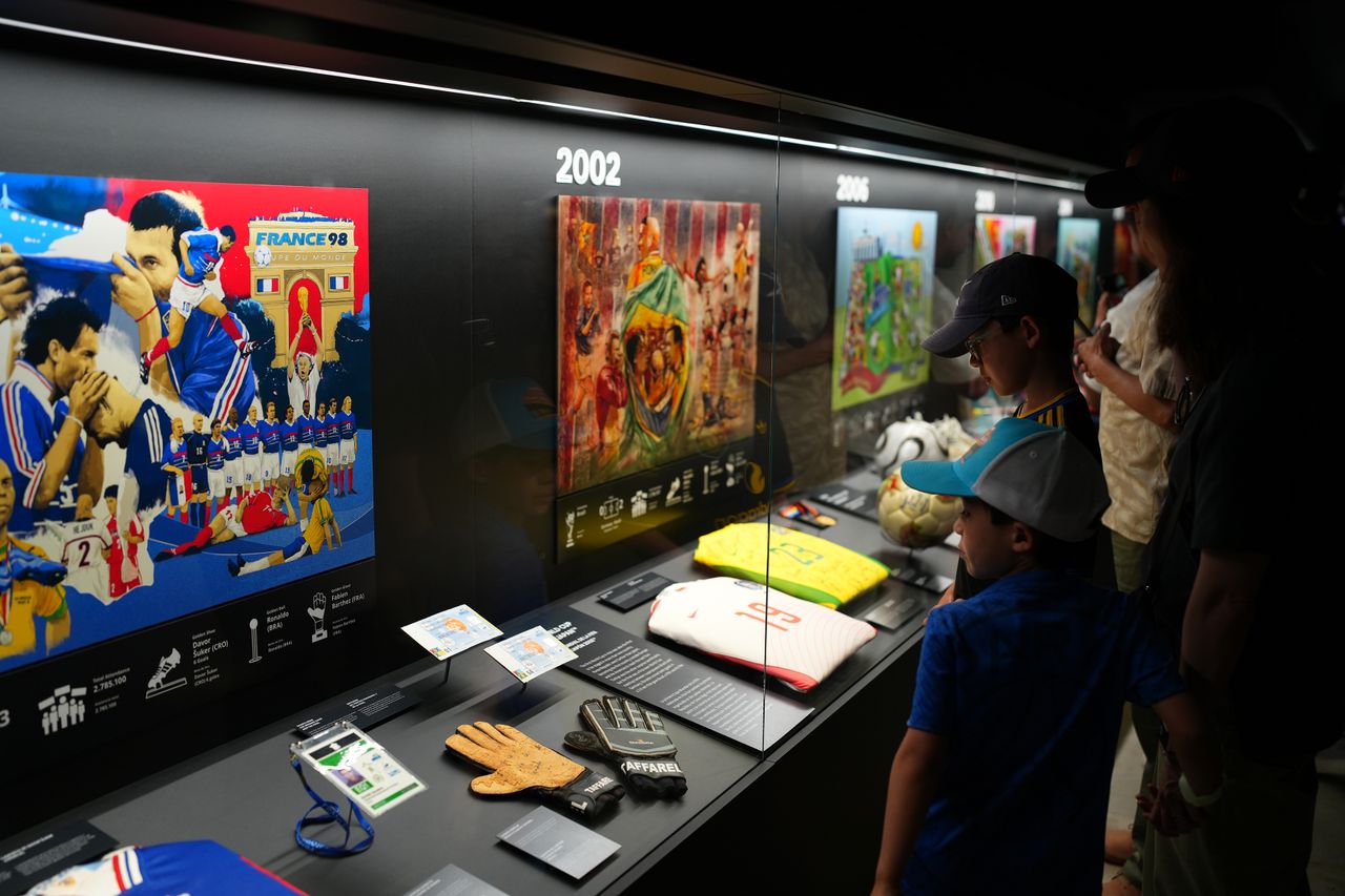 Kartu Kuning Paul Gascoigne di Museum FIFA New York: Memori Piala Dunia 1990 yang Tak Terlupakan