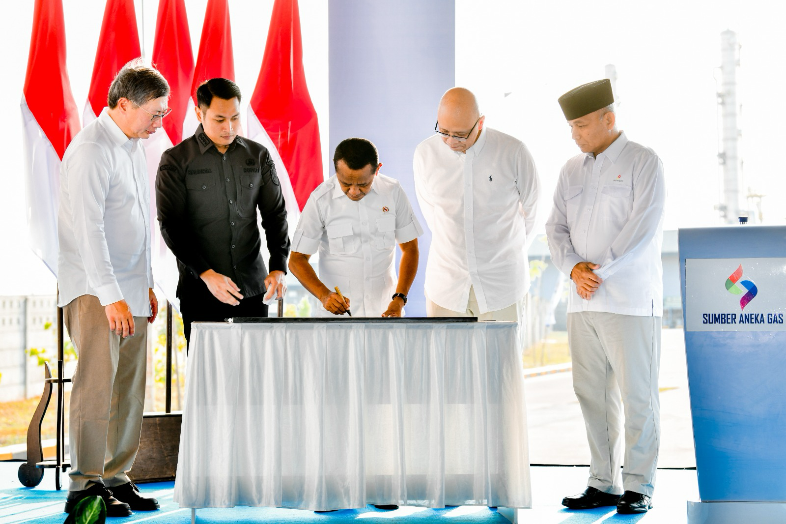 Bahlil Resmikan Pabrik Gas Mini di Tuban, Target Kurangi Impor LPG