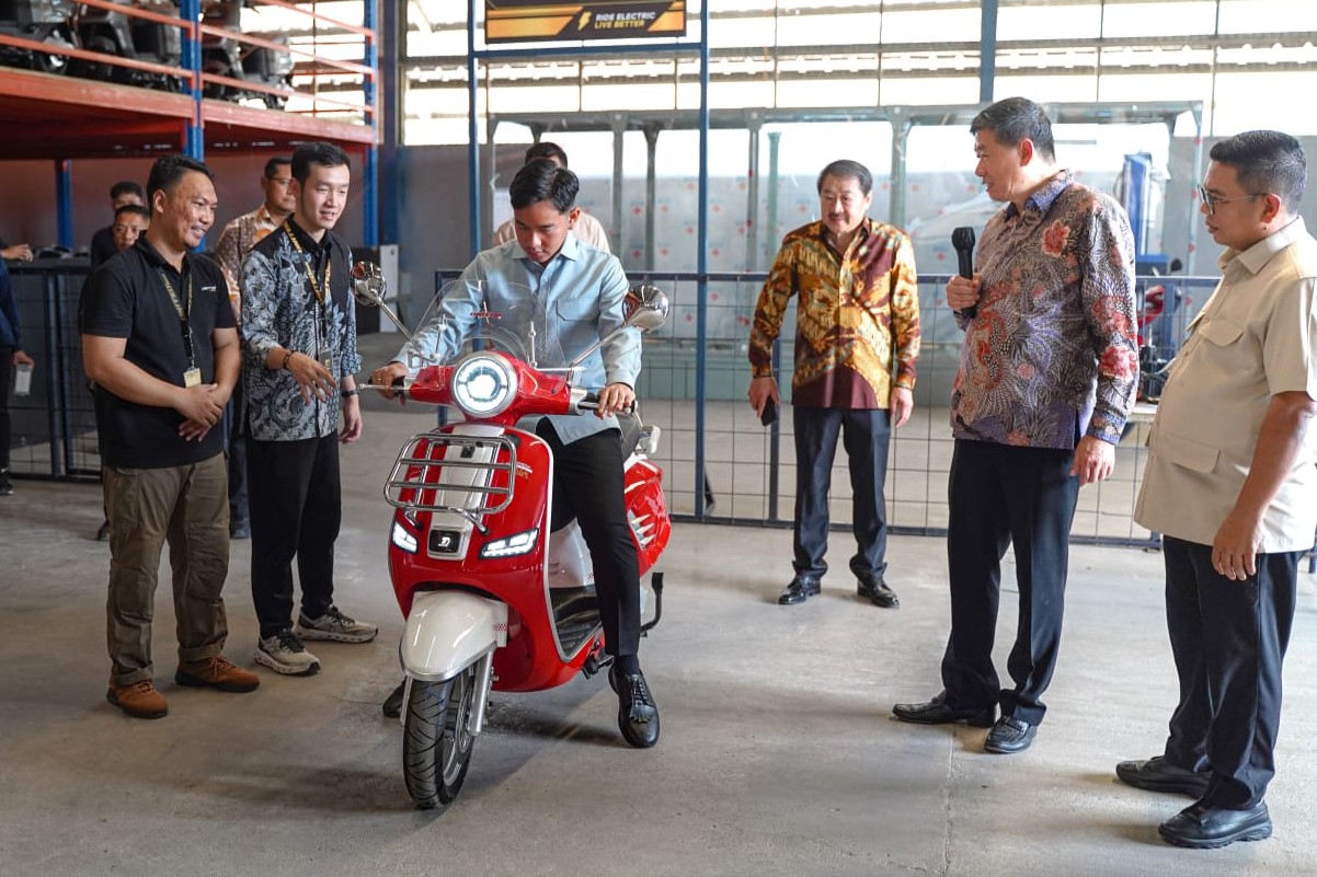 Wapres Gibran Tinjau Pabrik United E-Motor di Tangerang, Dorong Produksi dan Konversi Motor Listrik