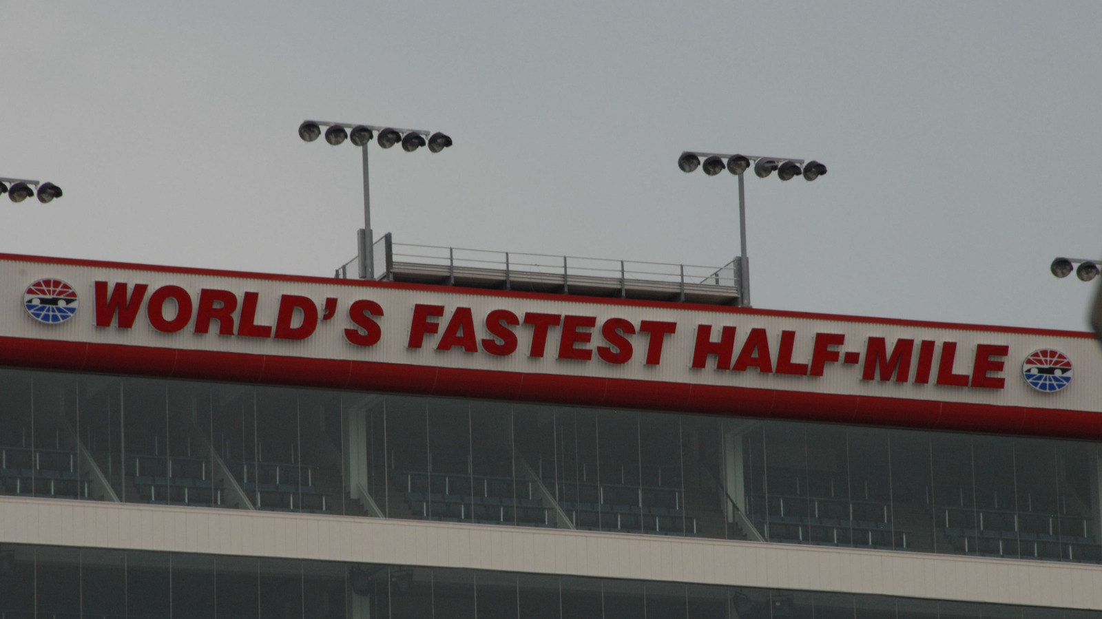 Bristol Motor Speedway Berganti Permukaan dari Beton ke Dirt, Ini Alasan Sirkuit Sering Berubah