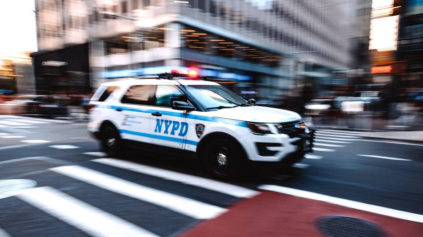 Pengemudi Paling Banyak Ditilang di New York Dilarang Bawa Mobil Patroli Polisi, Rekor 547 Pelanggaran