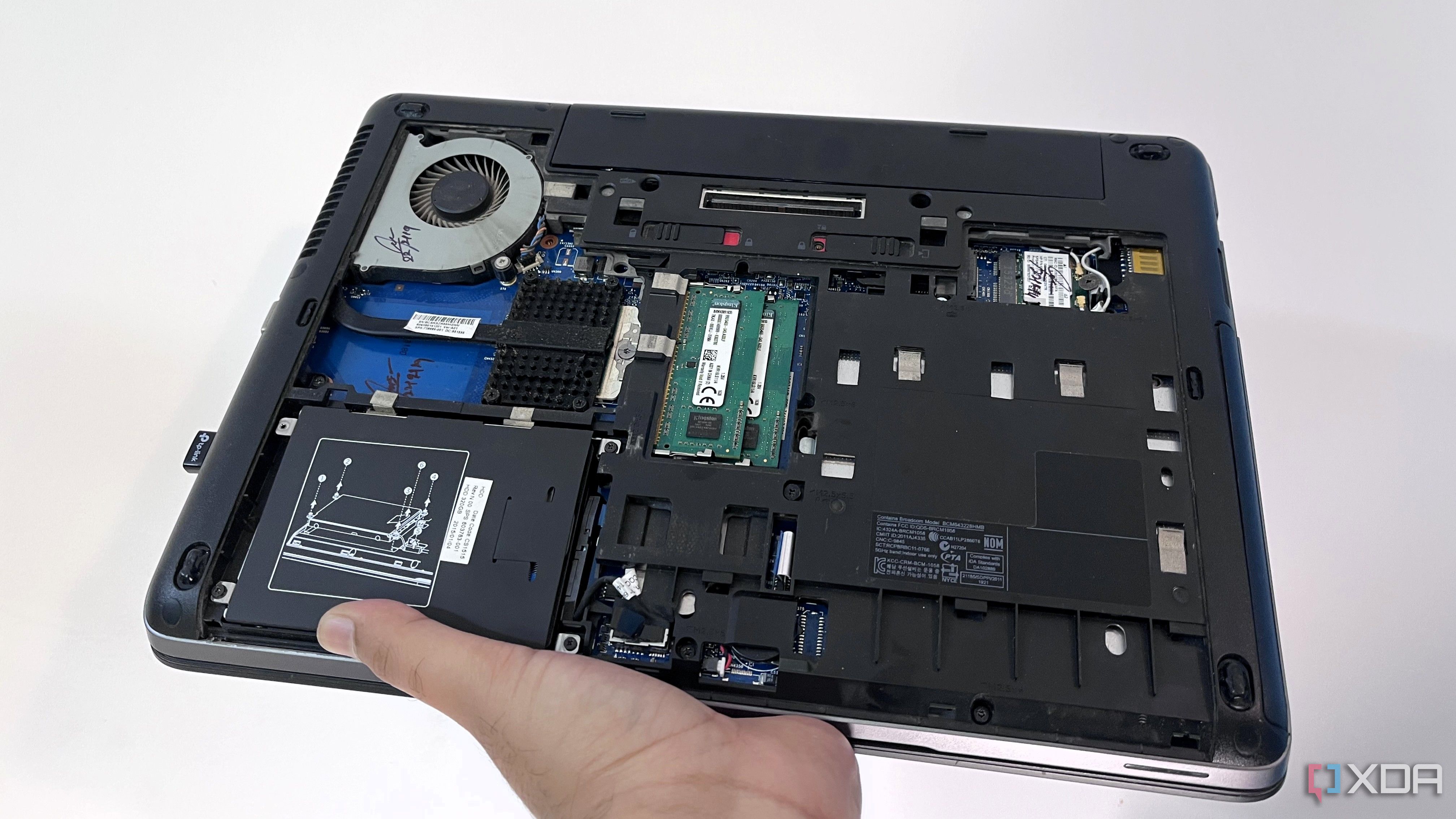 Laptop Modern Makin Sulit Diperbaiki, Laptop HP 12 Tahun Ini Buktinya