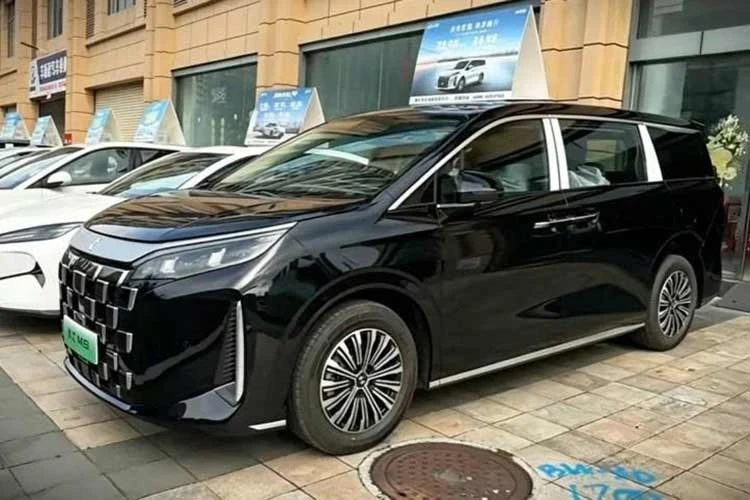 BYD M9 Varian Layanan Tiba di Diler, Tunggu Harga Resmi dari Pabrikan