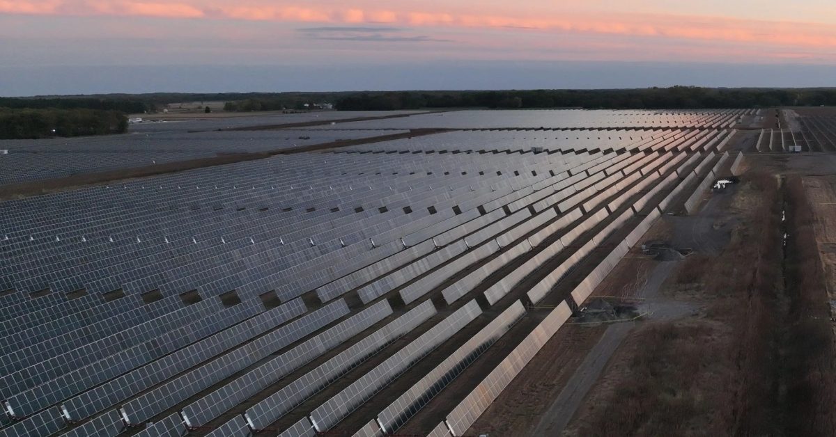 Energi Terbarukan Capai 30% Pembangkit Listrik AS, Tenaga Surya Mulai Salip Angin