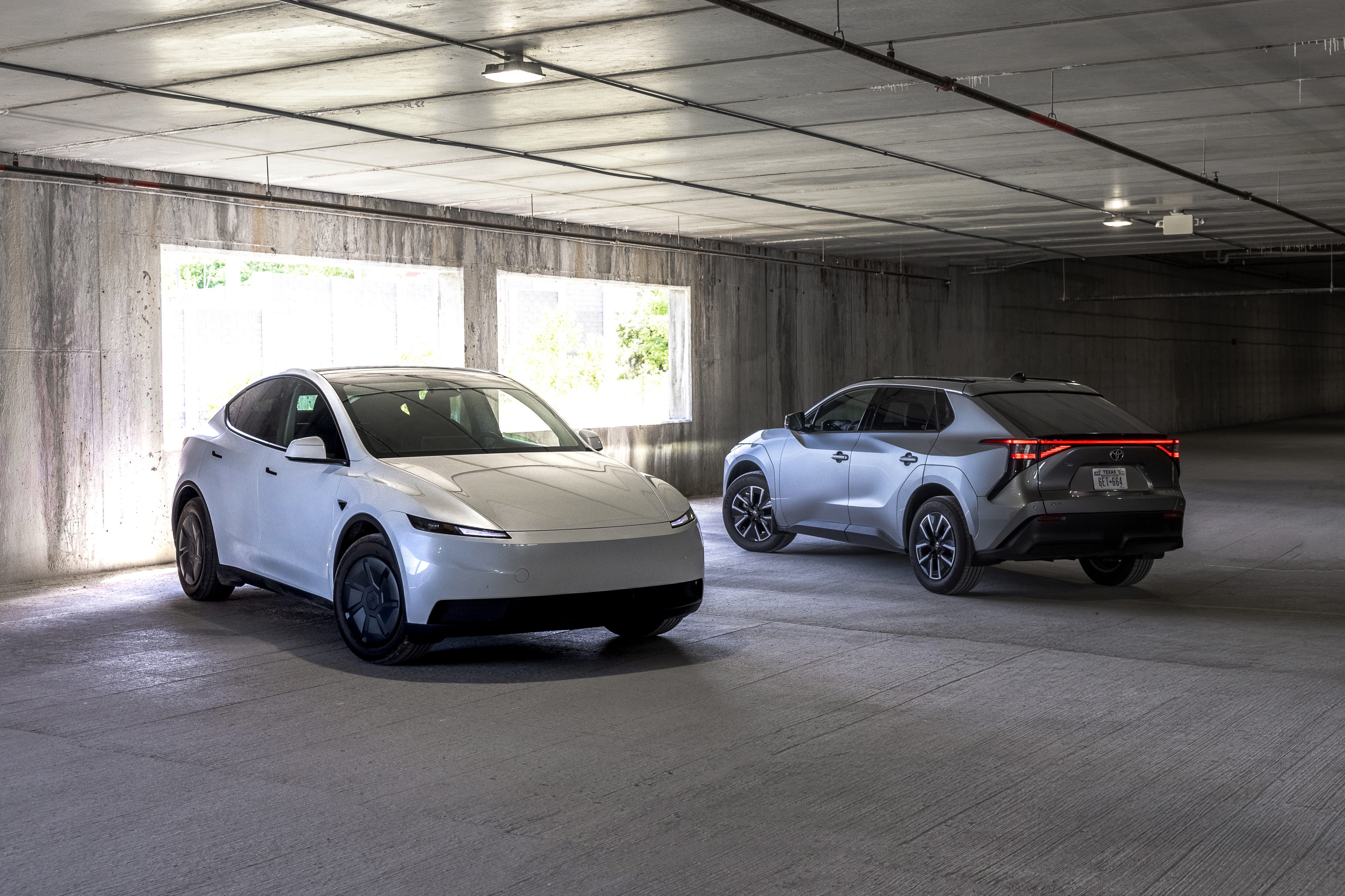 Test Drive Tesla Model Y vs Toyota bZ 2026: Dua SUV Listrik Terjangkau, Mana yang Lebih Layak Dibeli?
