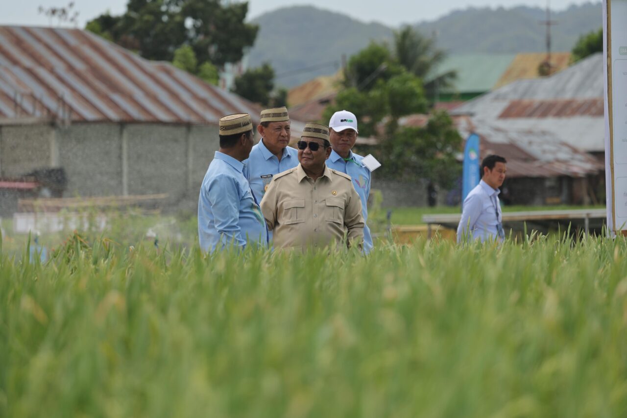 Presiden Prabowo Terima Penghargaan Tertinggi dari Petani dan Nelayan di PENAS XVII Gorontalo