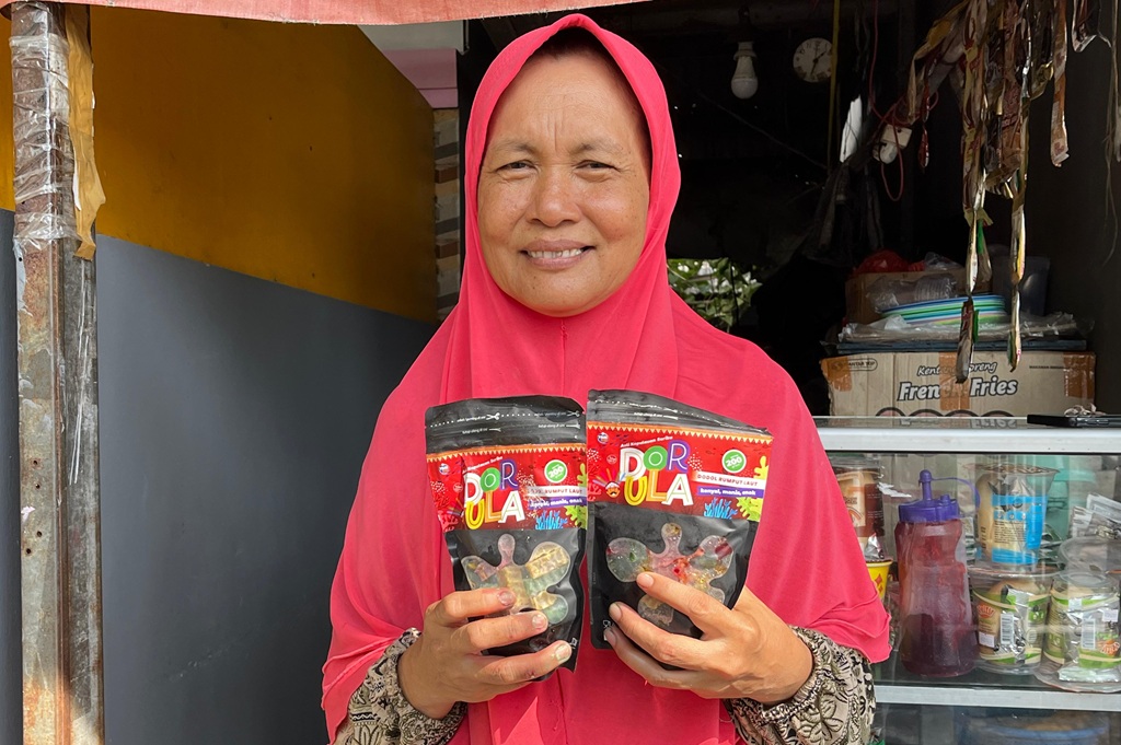 Cuaca Mendung Bikin Produksi Terhambat, BRI Bantu Mahdiah Kembangkan Dodol Rumput Laut Dorula di Pulau Panggang