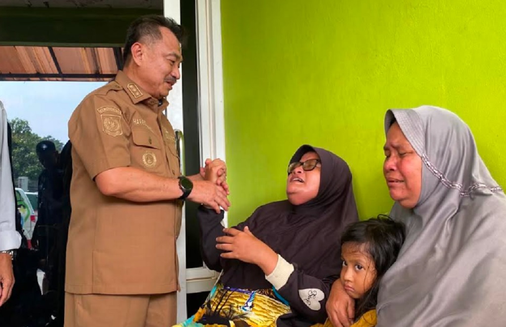 Istri Korban Kecelakaan Maut di Bekasi Tangis Histeris di Kamar Jenazah, Suami Ngojek Demi Anak Tak Pulang Berhari-hari