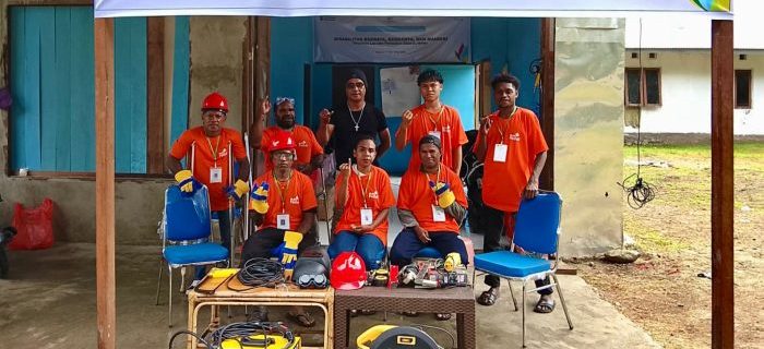 PLN Latih 10 Penyandang Disabilitas di Jayapura Las dan Perbaiki Motor, Diberi Modal Usaha