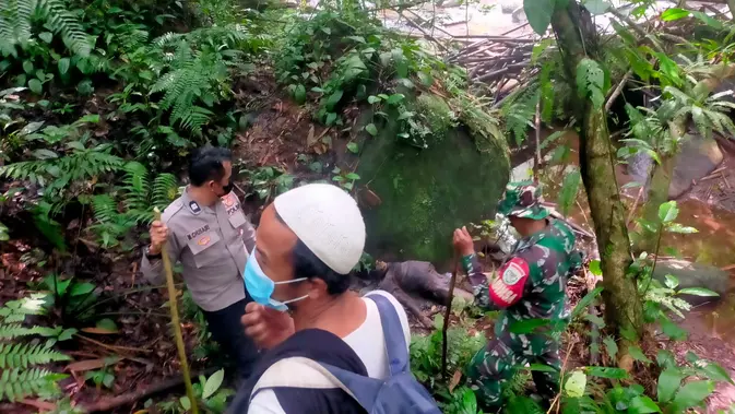 Mayat Membusuk Ditemukan Pemancing di Hulu Sungai Hutan Lindung Pangrongo, Evakuasi Berlangsung 18 Jam