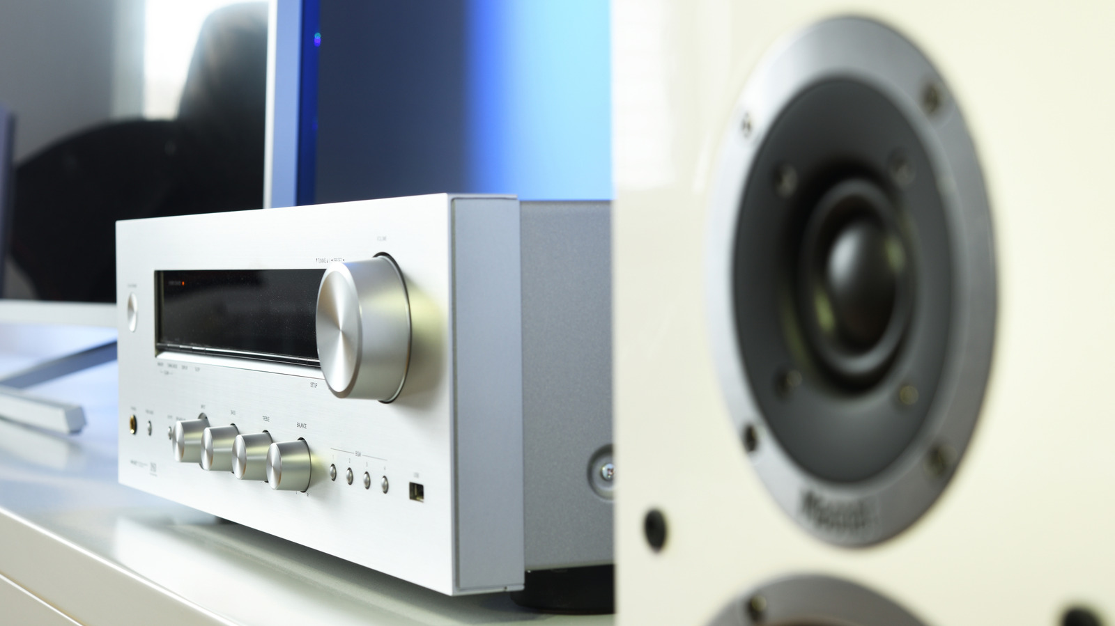 Perbedaan Dolby Digital, DTS, dan Atmos: Mana Teknologi Audio Terbaik untuk Sound System Rumah?