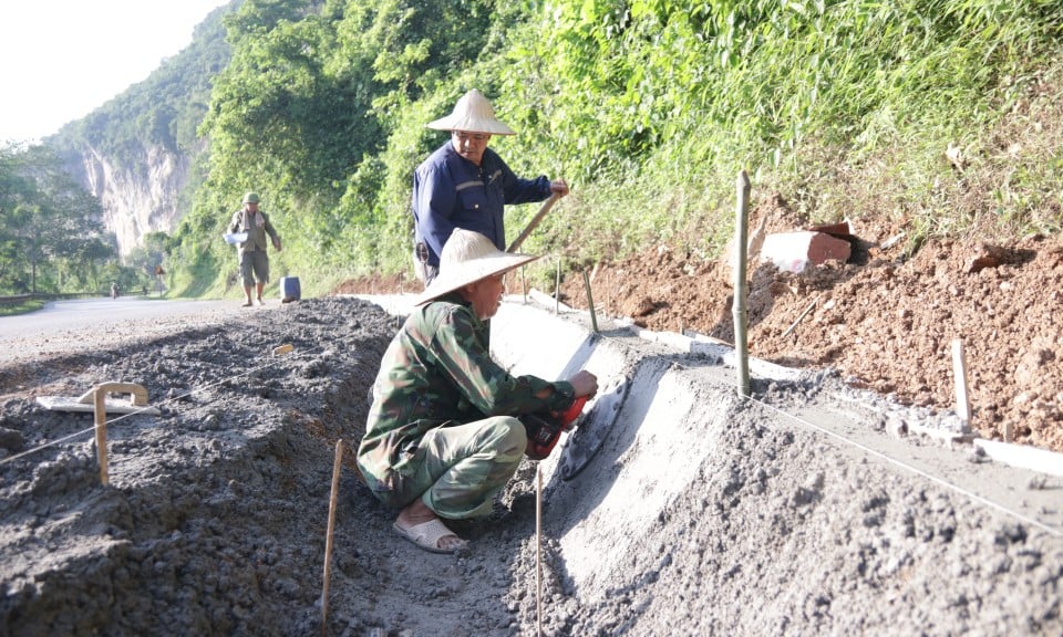 Pemerintah Desa Na Sam Siapkan Ekskavator dan 22 Pekerja Hadapi Musim Hujan 2026, Anggarkan Bantuan 1,5 Miliar VND