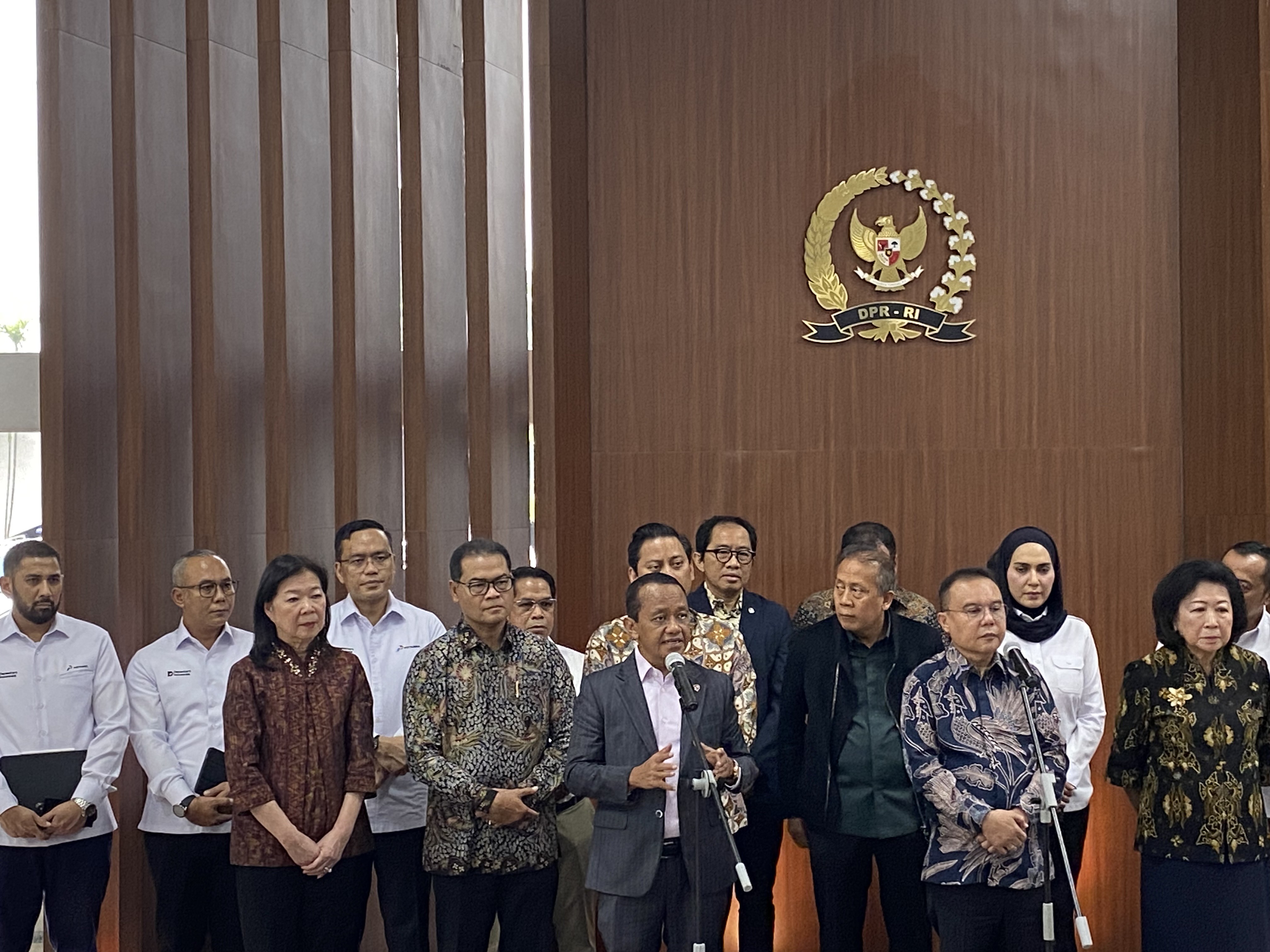 Pemerintah Resmi Pangkas Harga LNG Industri Jadi USD13, Bahlil Ungkap Pemicu Lonjakan Biaya Pasokan