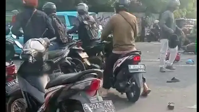Truk Wing Boks Terobos Lampu Merah di Bekasi, Satu Tewas Lima Luka-Luka