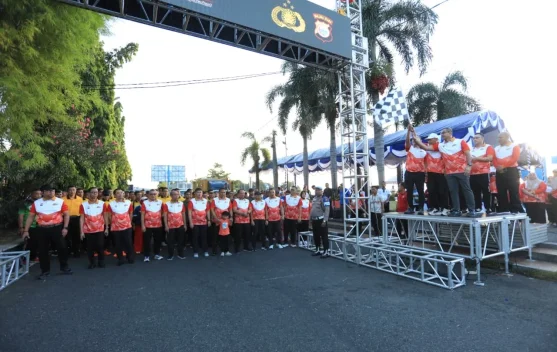 Polda Malut Hadirkan Gerai SIM Keliling dan SKCK Online di Car Free Day Ternate, Meriahkan HUT Bhayangkara ke-80