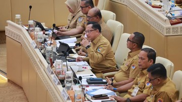 Menteri Tito Beberkan Tiga Titik Rawan Perbatasan ke Komisi II, Infrastruktur Papua Masih Terputus