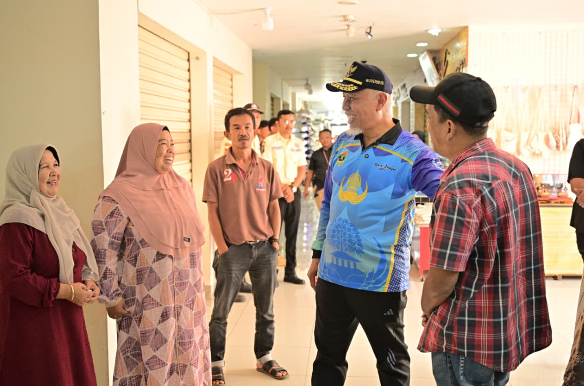 Gubernur Sumbar Mahyeldi Tinjau Pasar Ateh Bukittinggi, Ajak Wisatawan Jaga Kebersihan Selama Libur Panjang