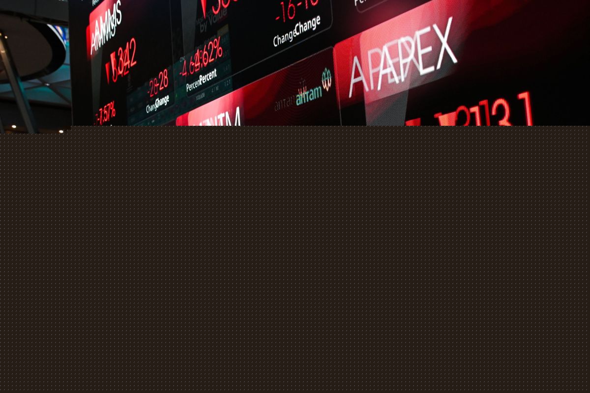 IHSG Anjlok 3,05% ke 5.643,19, Investor Menunggu Sentimen Positif Domestik dan Global