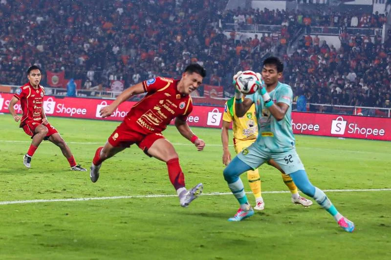 Persija Jakarta Perpanjang Kontrak Eksel Runtukahu dan Dia Syayid untuk Liga 1 Musim Depan