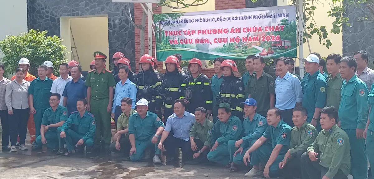 Pemkot Ho Chi Minh Gelar Simulasi Pemadaman Kebakaran Hutan, Libatkan Ribuan Personel Gabungan