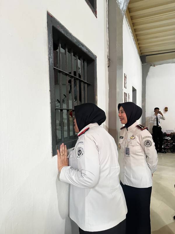 Kakanwil Ditjenpas Banten Lili Tinjau Lapas Kelas IIA Tangerang, Beri Motivasi ke Warga Binaan
