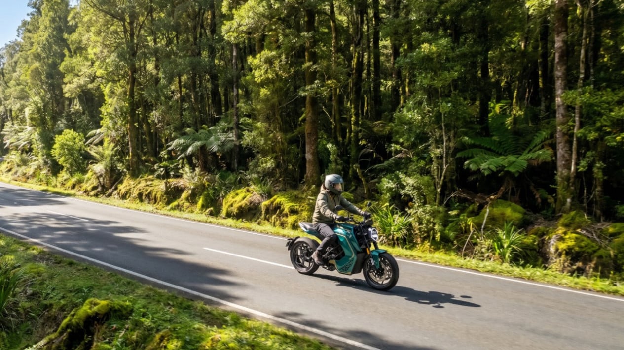 Charged Indonesia Hadirkan Motor Listrik dengan Konektor Type 2, Bisa Isi Daya di SPKLU Mobil