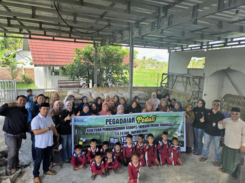 Bantu Bangun Kelas Baru di Lombok Tengah, Pegadaian Praya Sisipkan Edukasi Investasi Emas untuk Pelajar