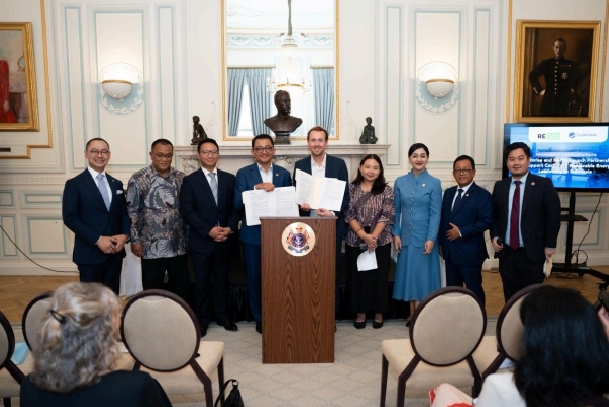 RI Target Raup Peluang Ekonomi US$3,8 Triliun dari Transisi Energi, OJK Dorong Perbankan Kucurkan Pembiayaan Berkelanjutan