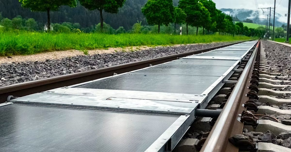 Panel Surya di Rel Kereta Api Swiss Terbukti Aman, 11.000 Kereta Telah Melintas