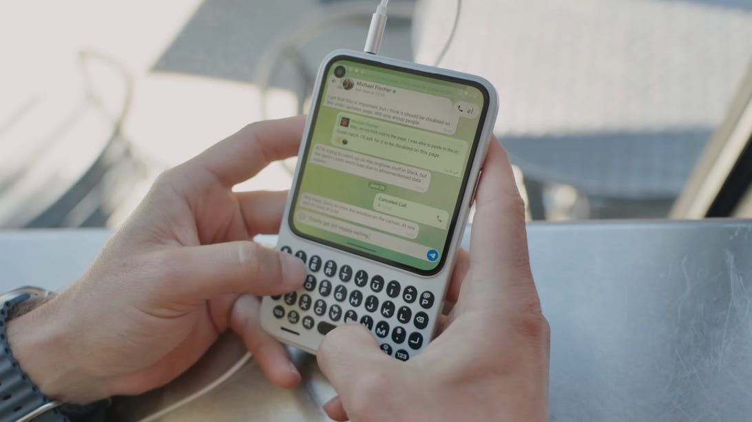 Clicks Communicator Tampil di Video Perdana, HP QWERTY Rp 8 Juta Andalkan Android 16
