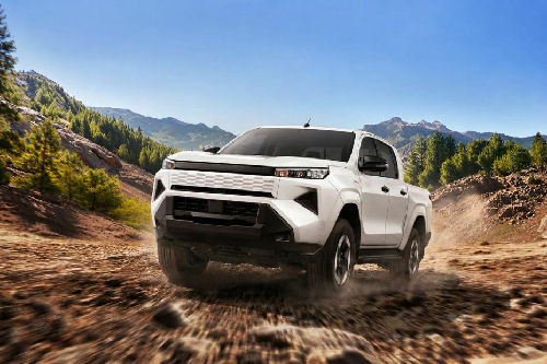 Toyota Hilux BEV Resmi Diperkenalkan, Pikap Listrik Siap Uji Medan Berat