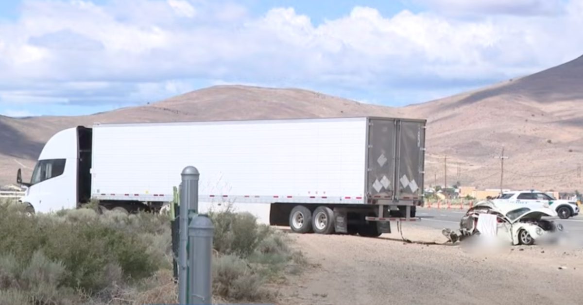Tesla Semi Pertama Kali Terlibat Kecelakaan Maut di Nevada, Sopir Diduga Tertidur