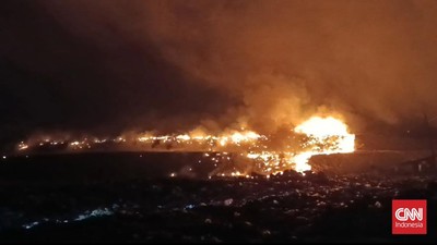 Kebakaran TPA Jatiwaringin Meluas ke 15 Hektare, Warga Mulai Mengungsi Akibat Asap Pekat