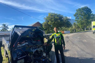 Kecelakaan Maut di Solok: Mobil Pikap Masuk Jalur Lawan, Tabrak Truk Tangki, Dua Orang Luka-Luka