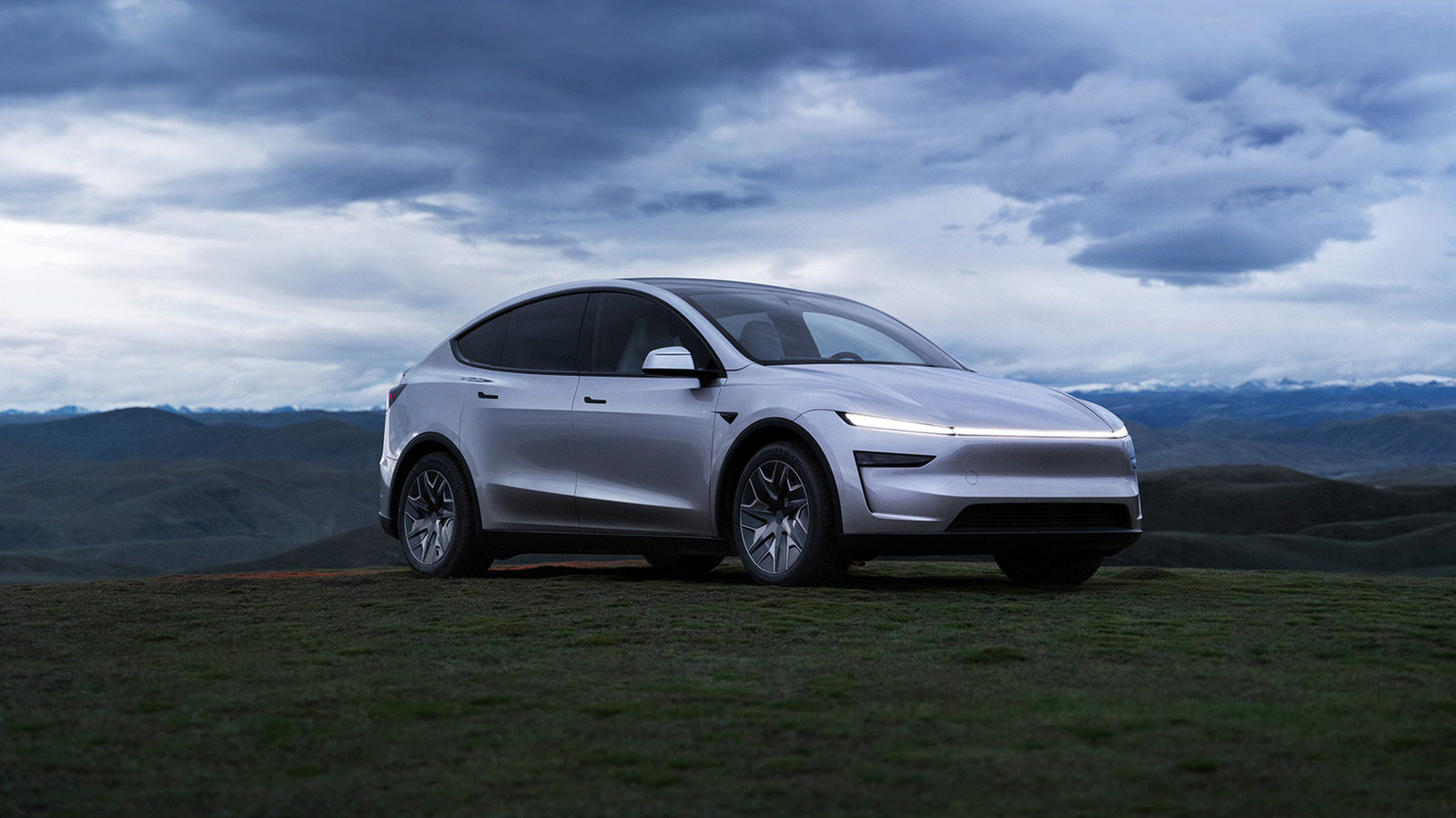 Tesla Model Y L Wheelbase Resmi Dijual di AS, Baterai 325 Mil dan Konfigurasi 6 Kursi