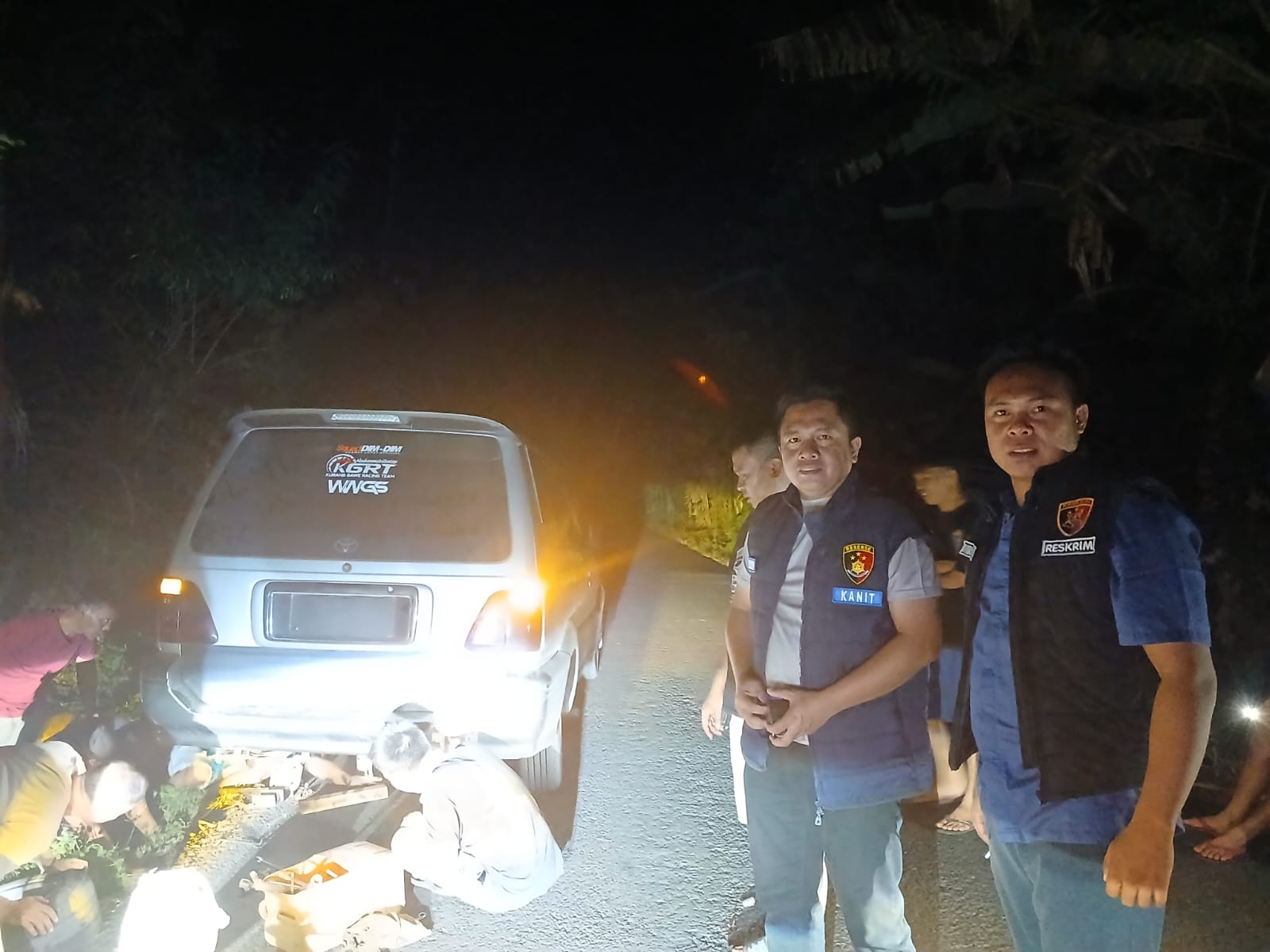Polsek Pendopo Bantu Warga Empat Lawang yang Mobilnya Mogok di Depan Puskesmas, Respons Cepat Lewat Call Center 110