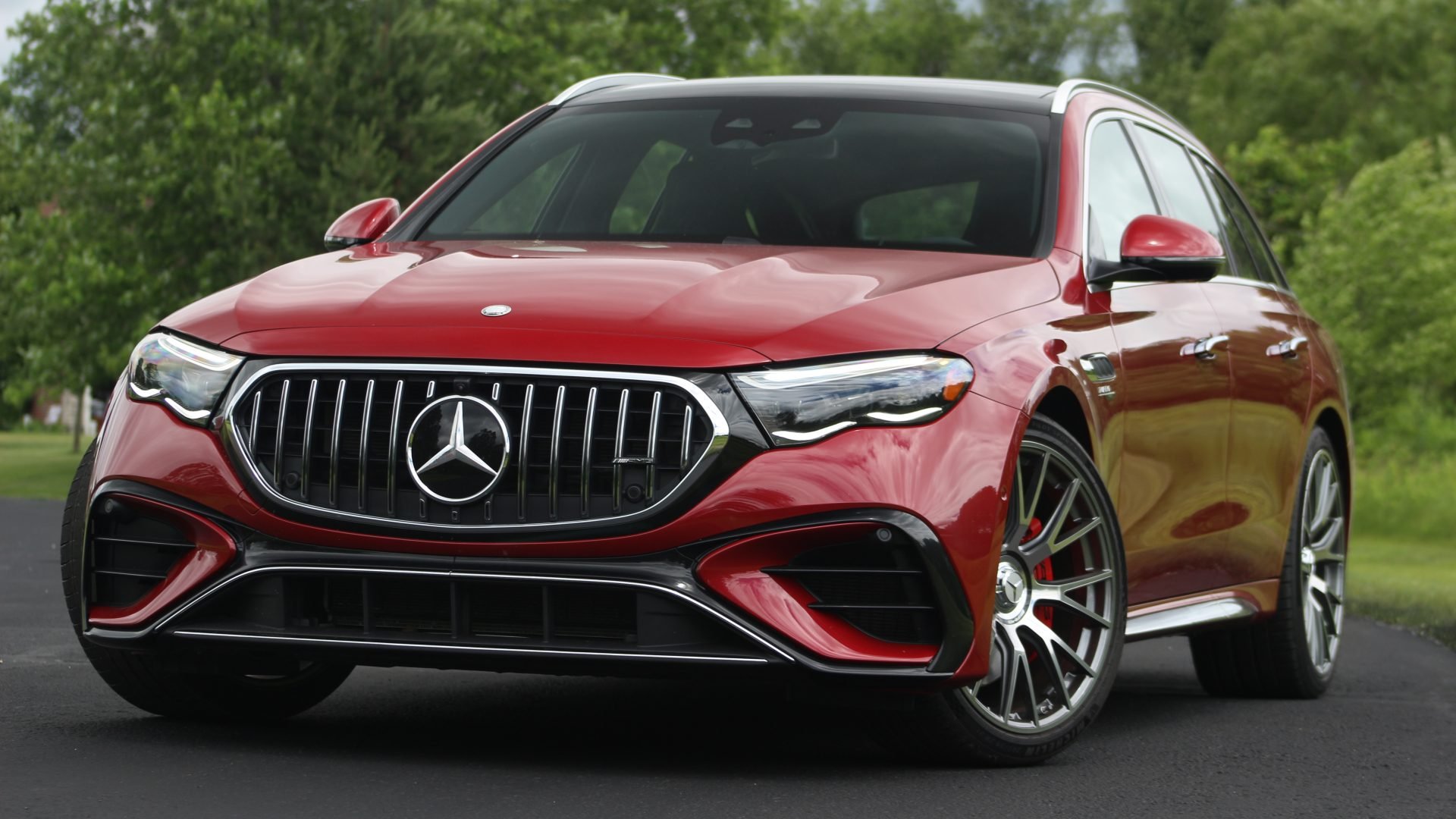 Test Drive Mercedes-AMG E53 Hybrid Wagon 2026: 604 HP Elektrifikasi yang Serba Tanggung
