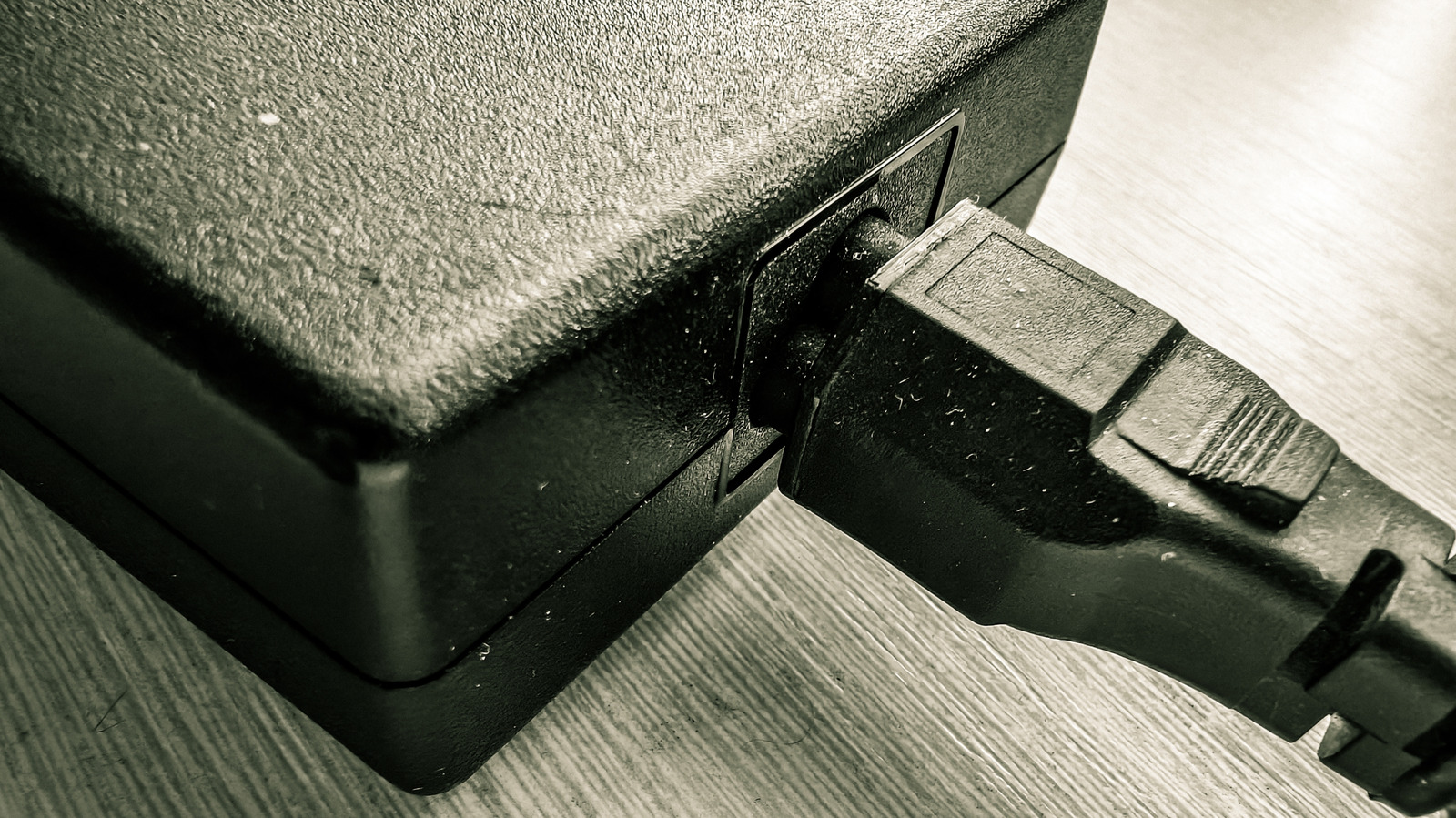 Teknologi GaN Bikin Charger Laptop Mungil dan Ringan, Saatnya Tinggalkan Bata Colokan