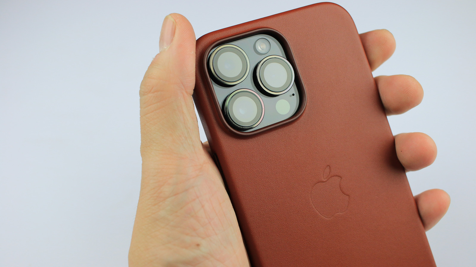 Apple Hentikan Produksi Casing Kulit iPhone, Beralih ke Bahan Ramah Lingkungan