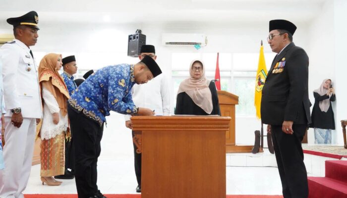 Bupati Tanah Datar Eka Putra Lantik 12 Pejabat, Manajemen Talenta Diterapkan untuk Isi Jabatan Kosong