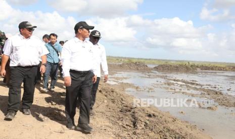Mentan Amran Tanam Padi di Merauke, 137 Ribu Hektare Lahan Cetak Sawah dan Oplah Diklaim Milik Rakyat